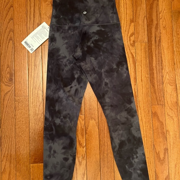 NWT Lululemon diamond dye align size 4, 25” - Picture 4 of 5